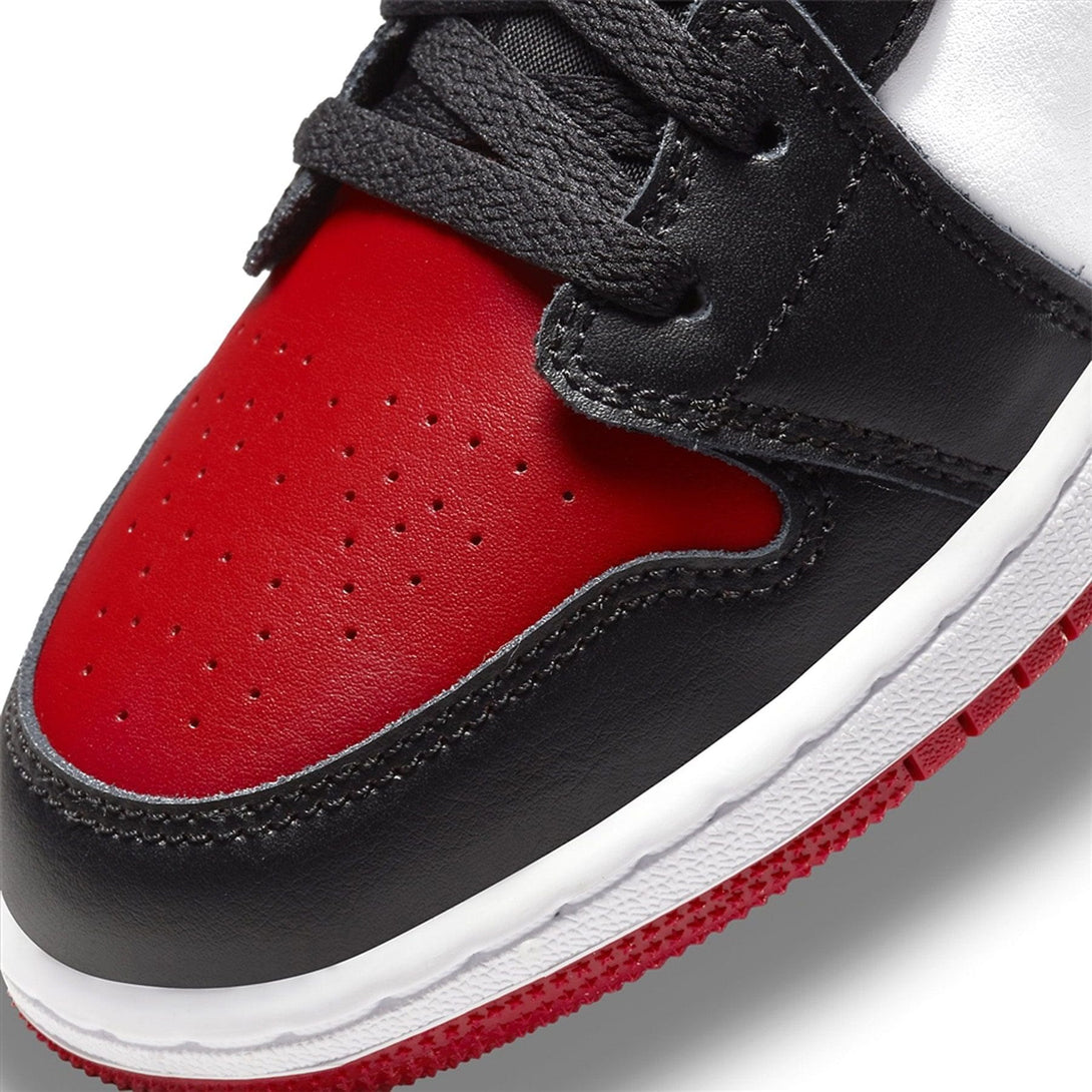 Air Jordan 1 Low GS 'Bred Toe'- Streetwear Fashion - helmiss.com