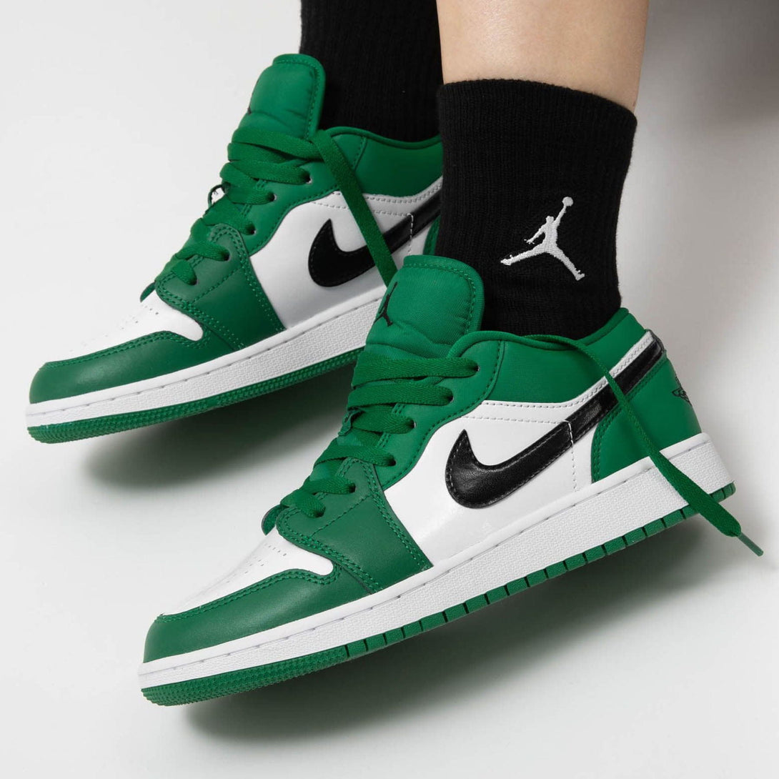 Air Jordan 1 Low GS 'Pine Green'- Streetwear Fashion - helmiss.com