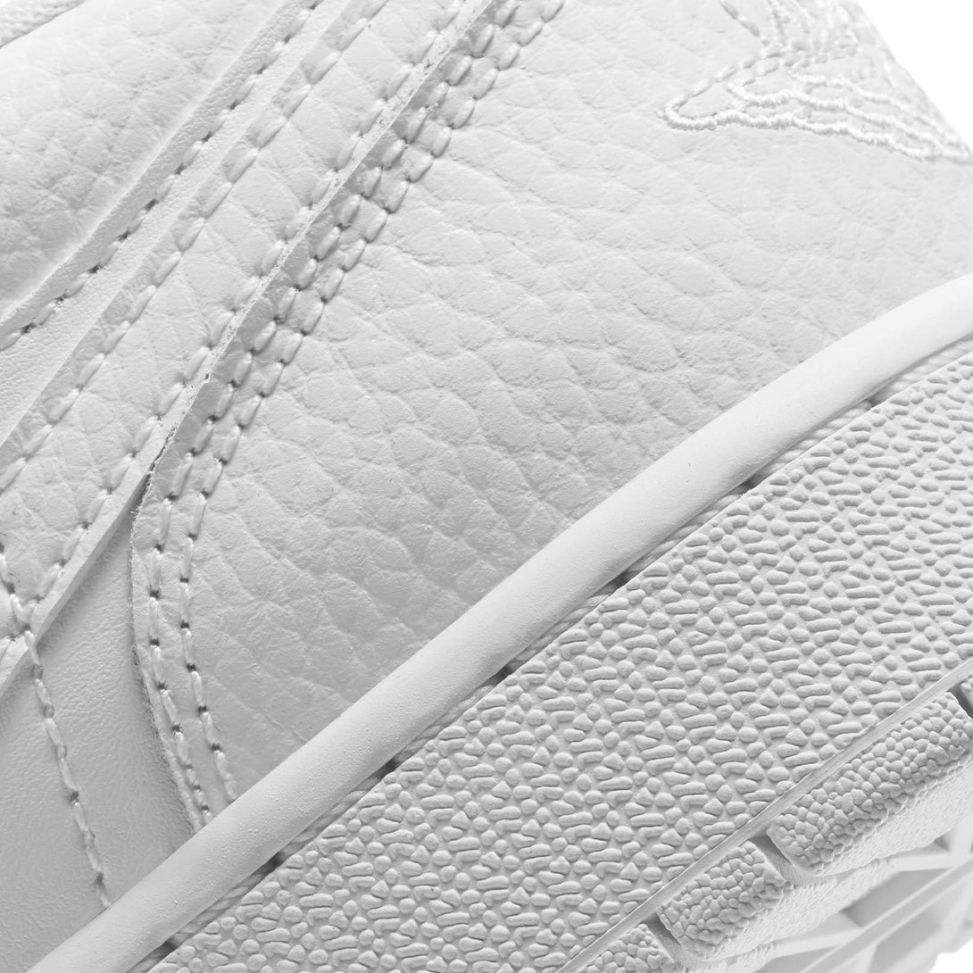 Air Jordan 1 Low GS 'Triple White'- Streetwear Fashion - helmiss.com