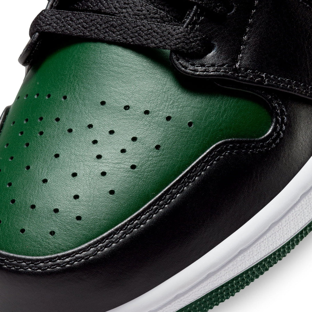 Air Jordan 1 Low 'Green Toe'- Streetwear Fashion - helmiss.com