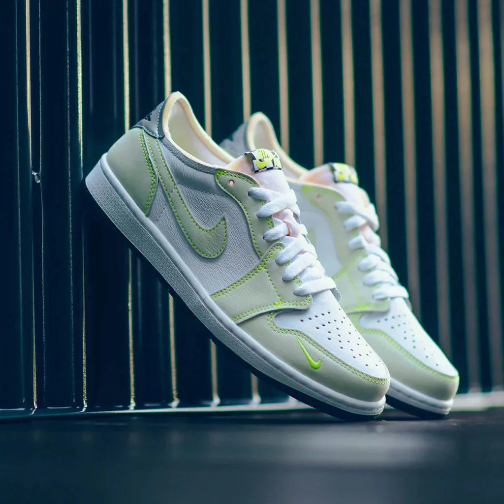 Air Jordan 1 Low OG 'Ghost Green'- Streetwear Fashion - helmiss.com