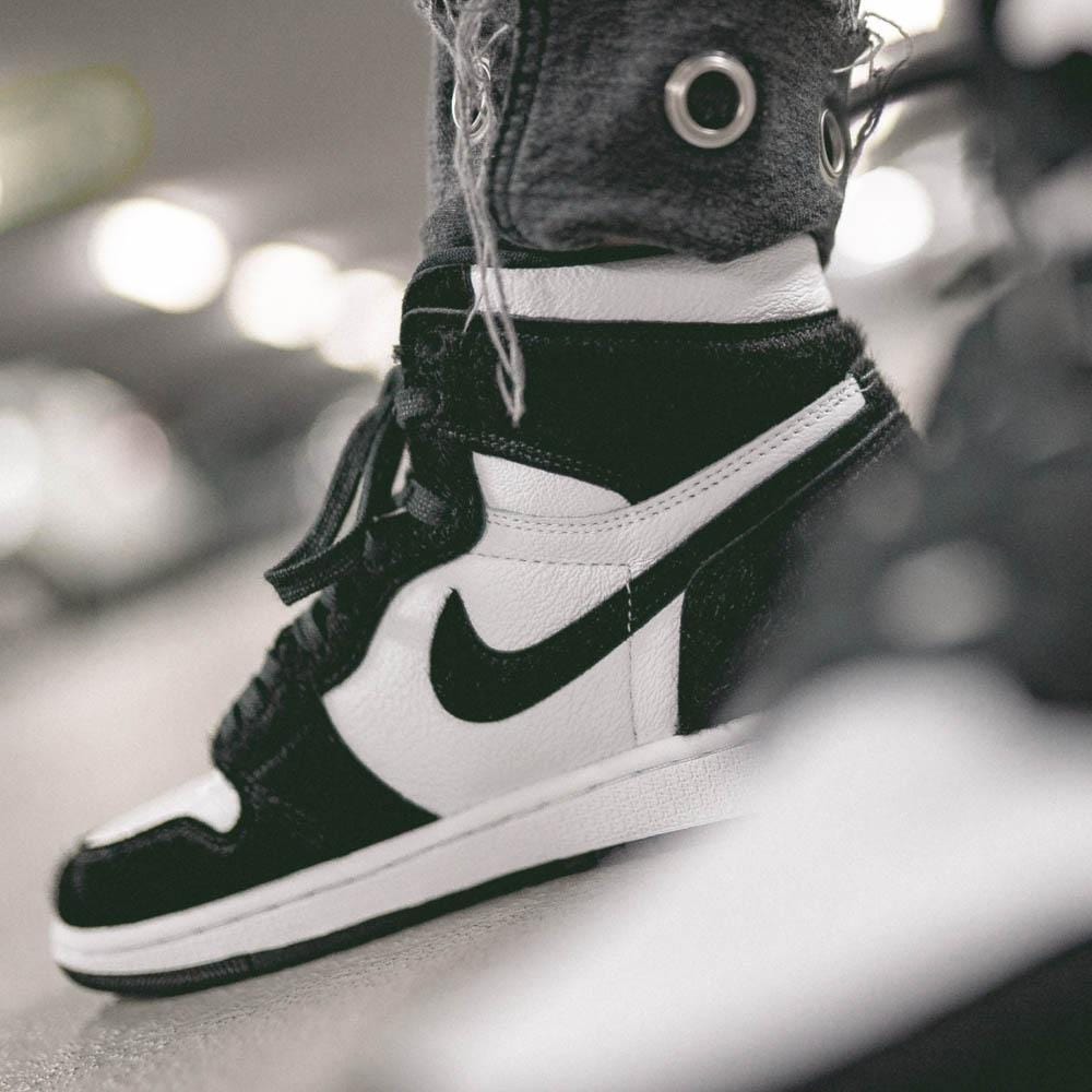 Air Jordan 1 Mid Black White Womens- Streetwear Fashion - helmiss.com