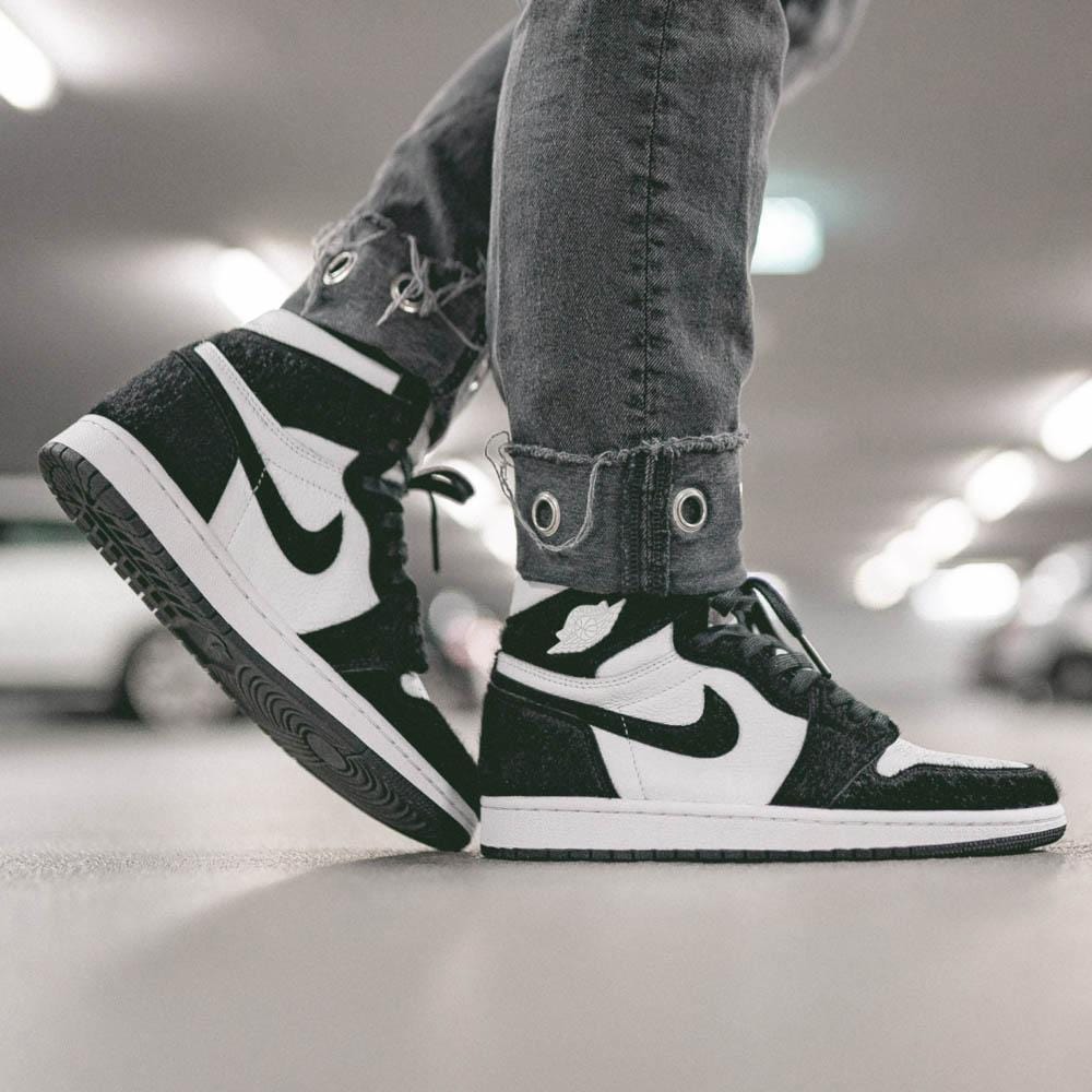 Air Jordan 1 Mid Black White Womens- Streetwear Fashion - helmiss.com