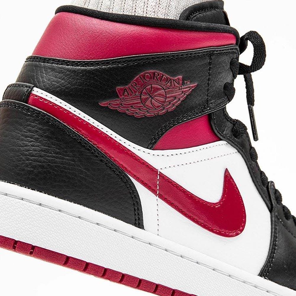 Air Jordan 1 Mid “Bred Toe”- Streetwear Fashion - helmiss.com