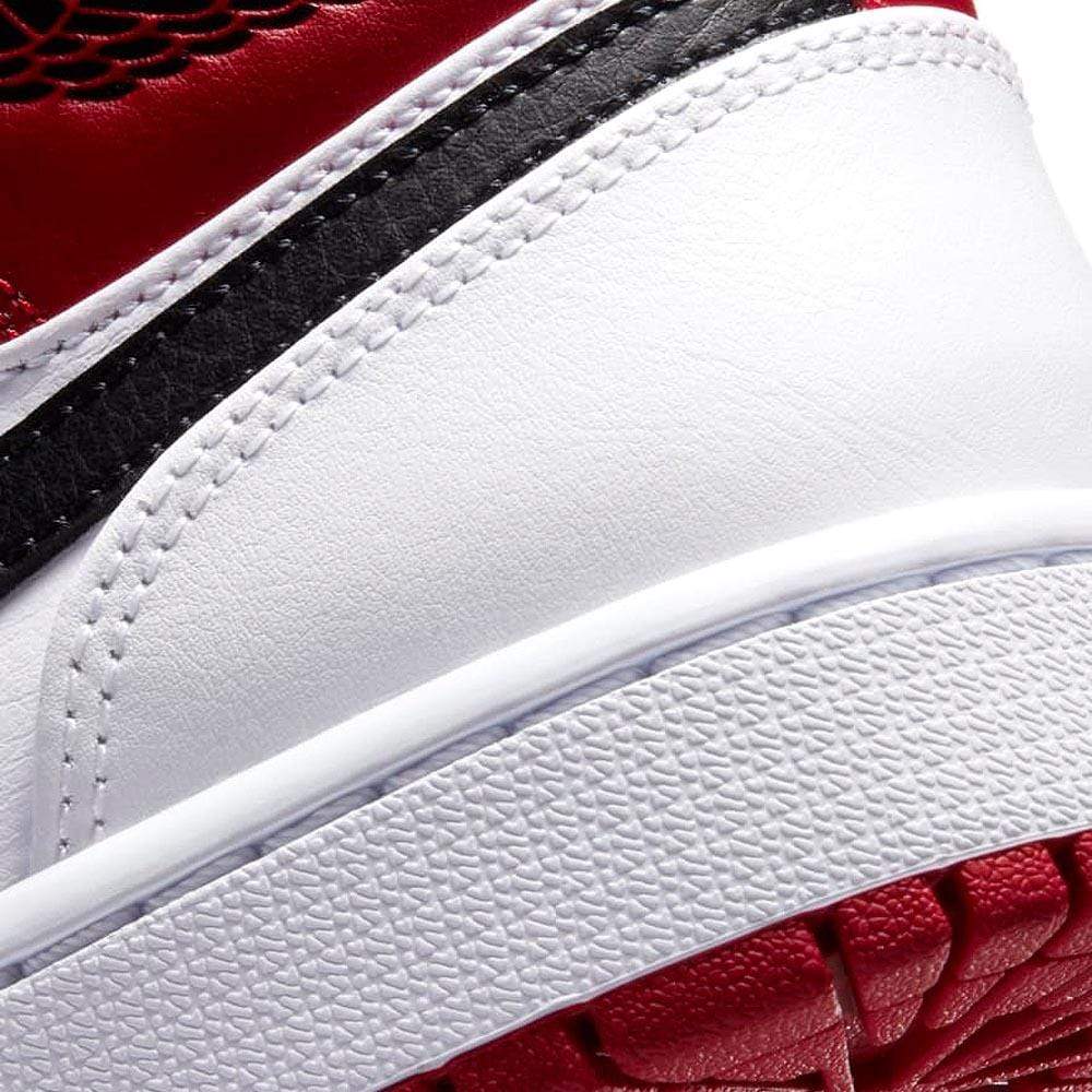 Air Jordan 1 Mid 'Chicago' 2020- Streetwear Fashion - helmiss.com