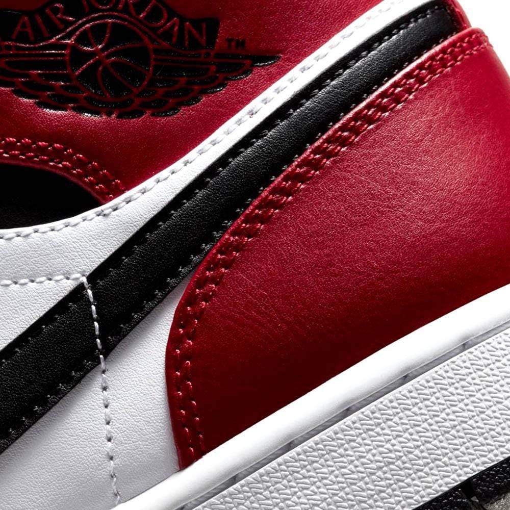 Air Jordan 1 Mid 'Chicago Black Toe'- Streetwear Fashion - helmiss.com