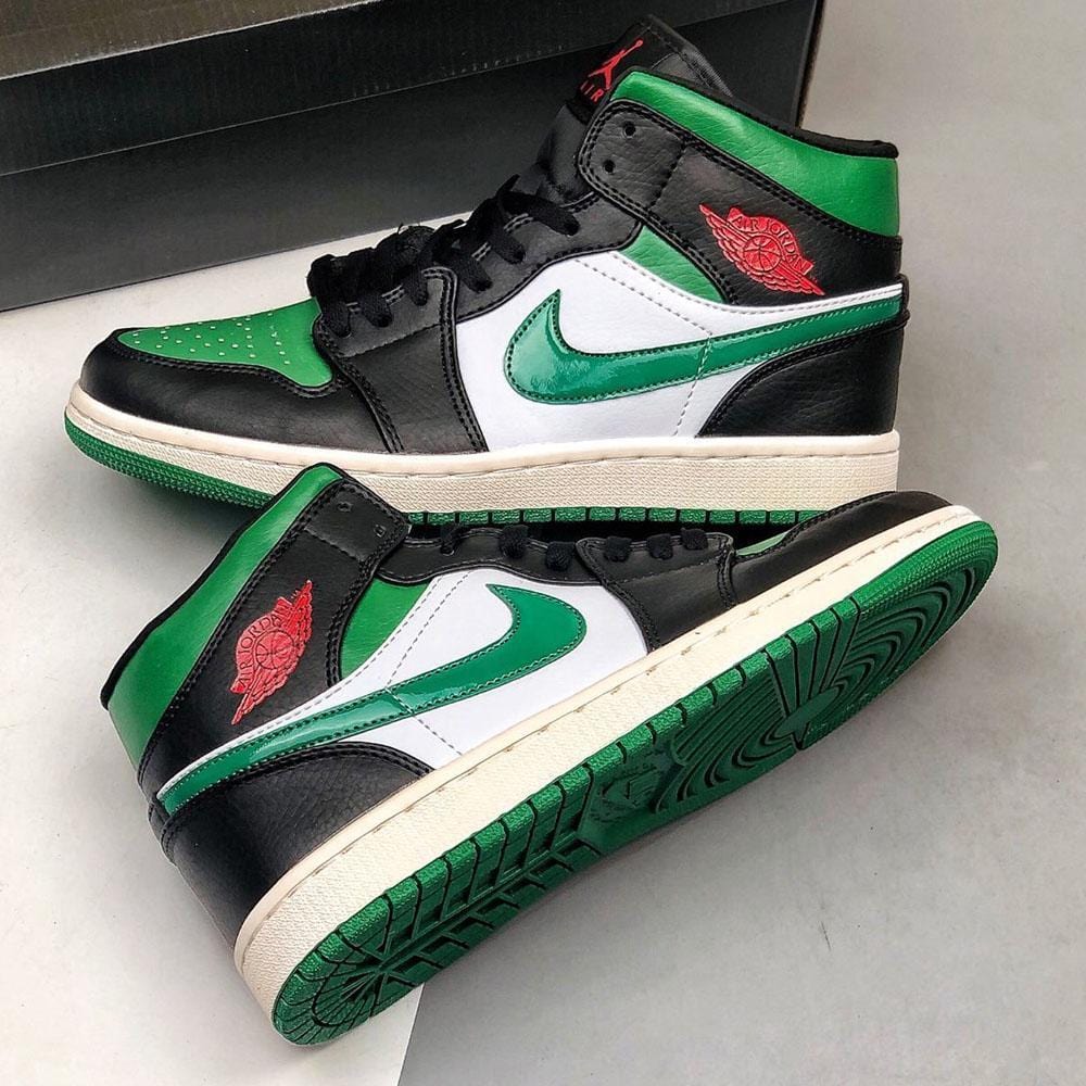 Air Jordan 1 Mid 'Pine Green'- Streetwear Fashion - helmiss.com