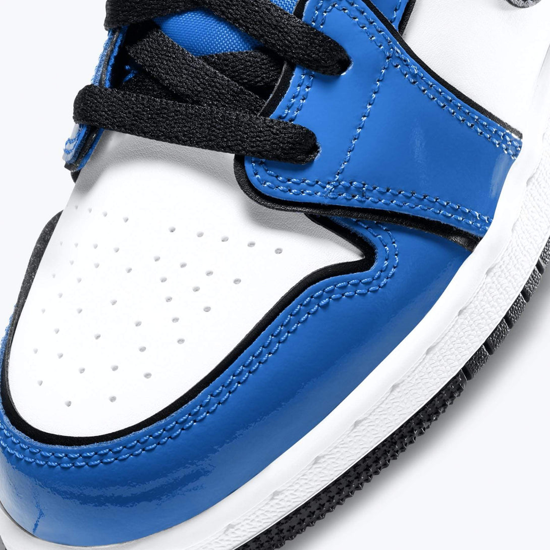 Air Jordan 1 Mid SE GS 'Signal Blue'- Streetwear Fashion - helmiss.com