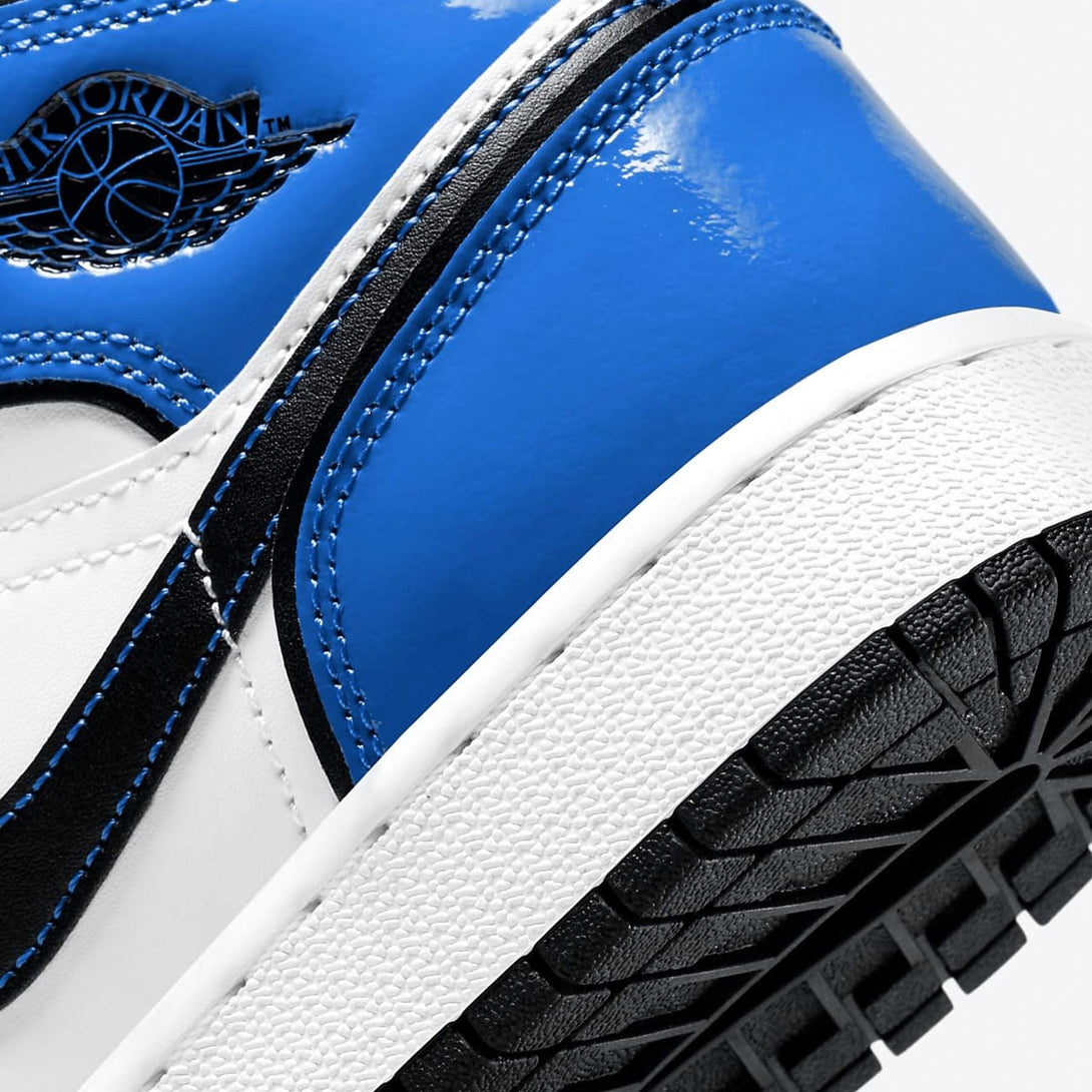 Air Jordan 1 Mid SE GS 'Signal Blue'- Streetwear Fashion - helmiss.com