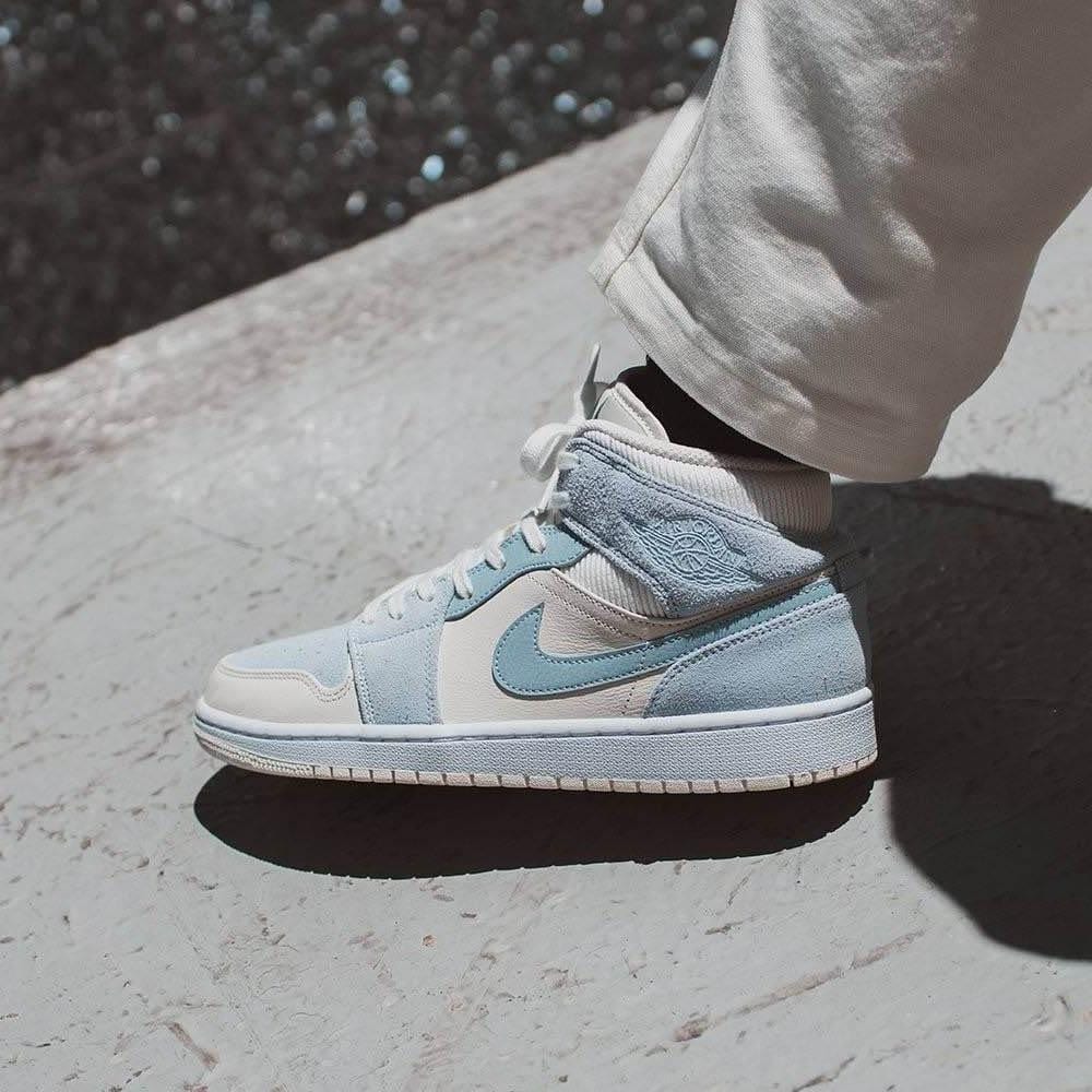 Air Jordan 1 Mid SE 'Sail Light Blue'- Streetwear Fashion - helmiss.com