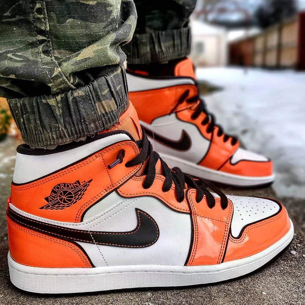 Air Jordan 1 Mid SE 'Turf Orange'- Streetwear Fashion - helmiss.com