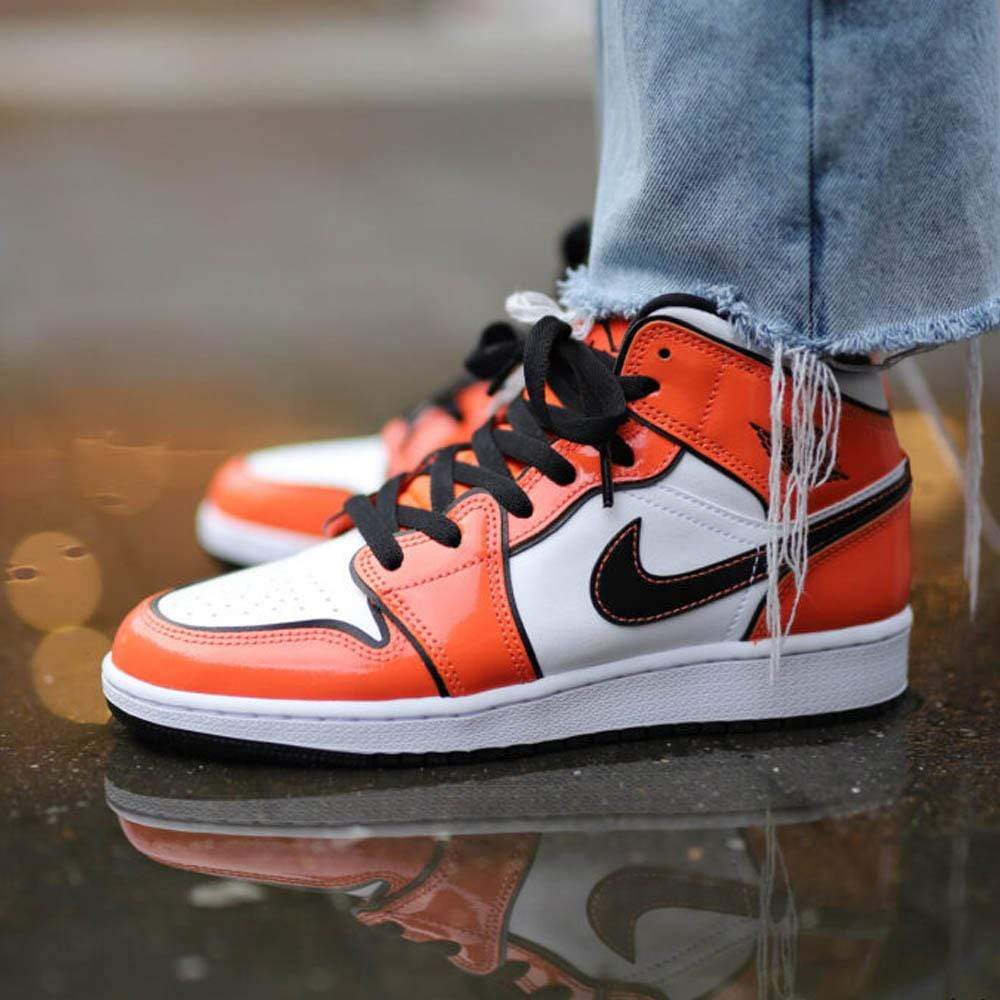 Air Jordan 1 Mid SE 'Turf Orange'- Streetwear Fashion - helmiss.com