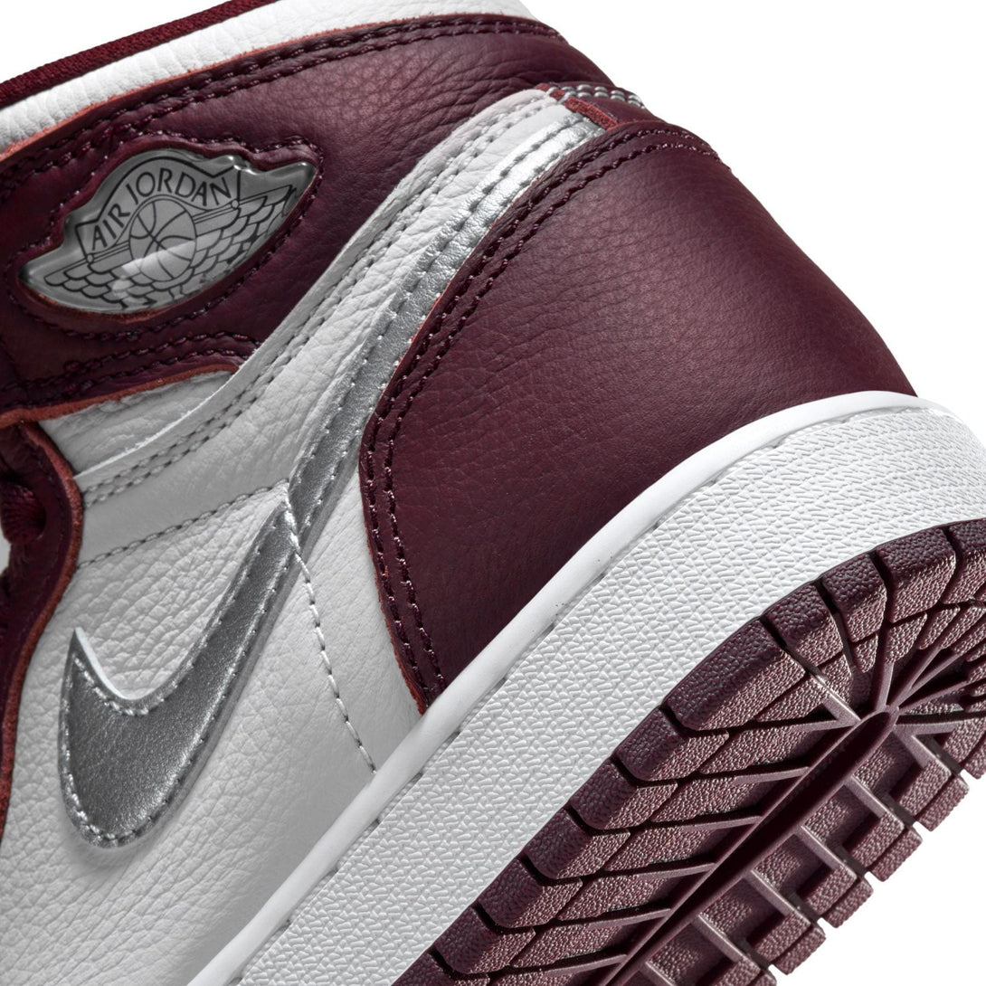 Air Jordan 1 Retro High OG GS 'Bordeaux'- Streetwear Fashion - helmiss.com