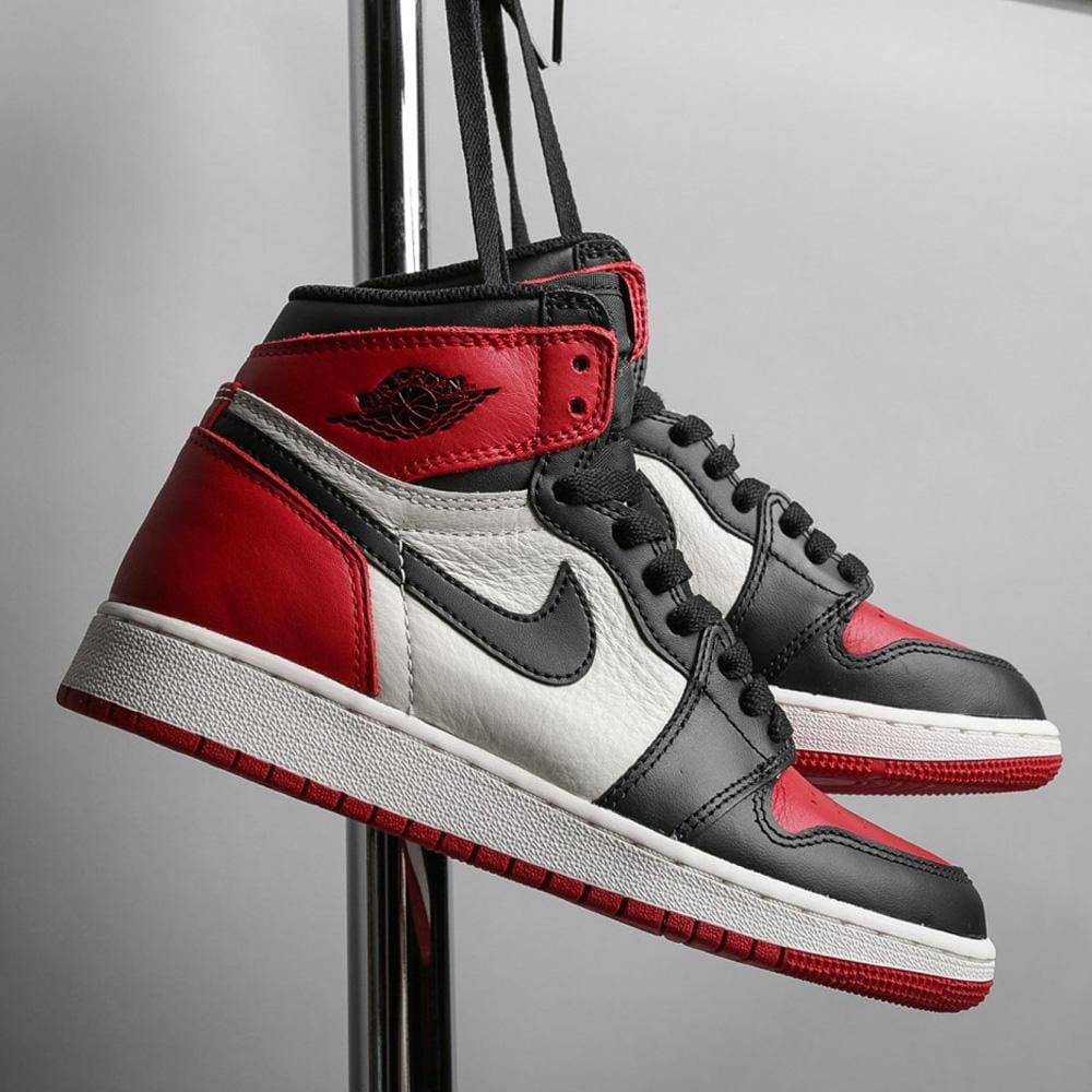 Air Jordan 1 Retro High OG GS "Bred Toe"- Streetwear Fashion - helmiss.com