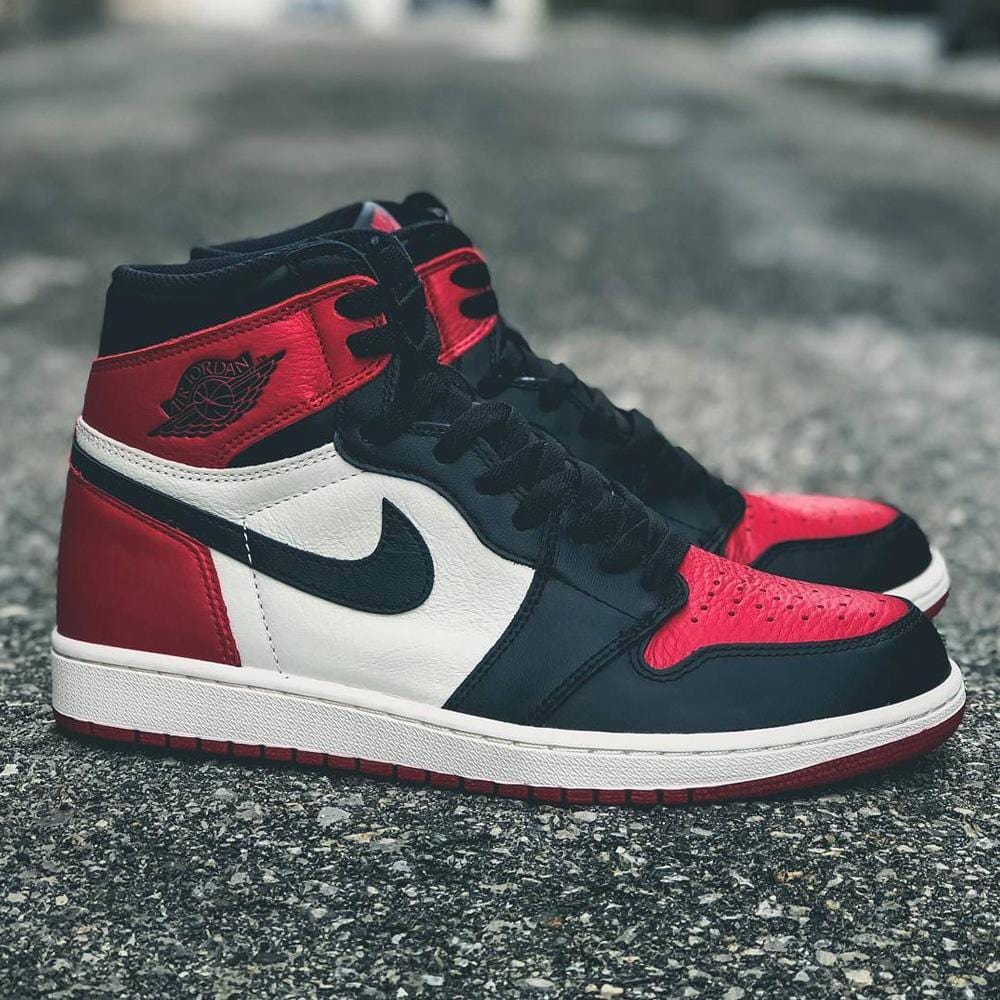 Air Jordan 1 Retro High OG GS "Bred Toe"- Streetwear Fashion - helmiss.com