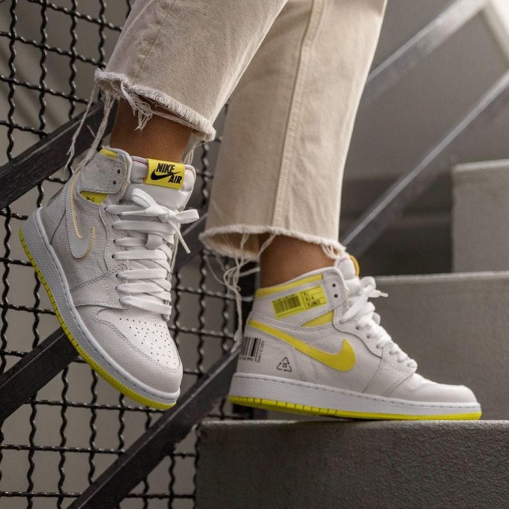 Air Jordan 1 Retro High OG GS 'First Class Flight'- Streetwear Fashion - helmiss.com