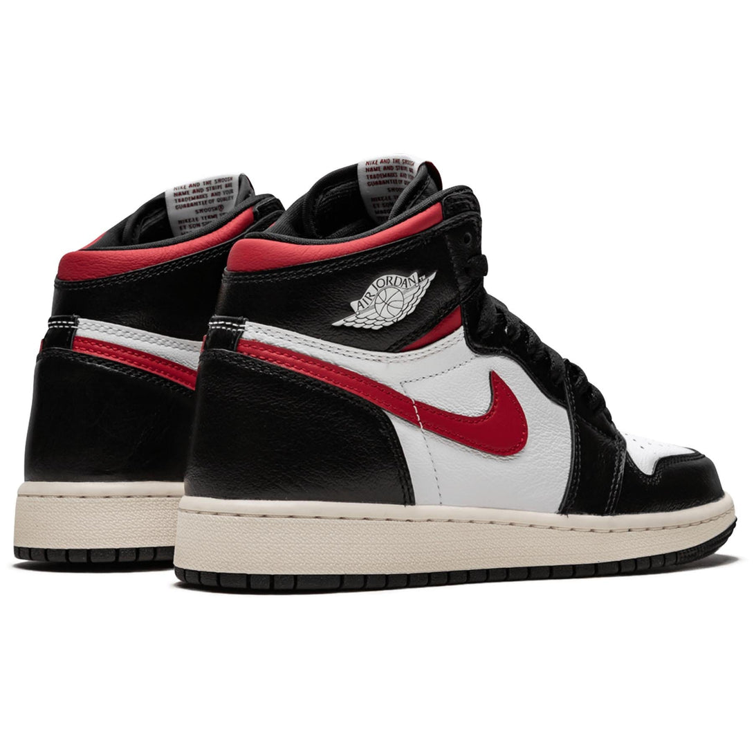 Air Jordan 1 Retro High OG GS 'Gym Red'- Streetwear Fashion - helmiss.com