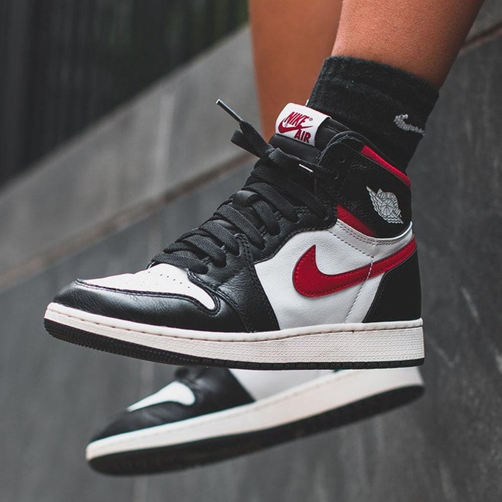 Air Jordan 1 Retro High OG GS 'Gym Red'- Streetwear Fashion - helmiss.com