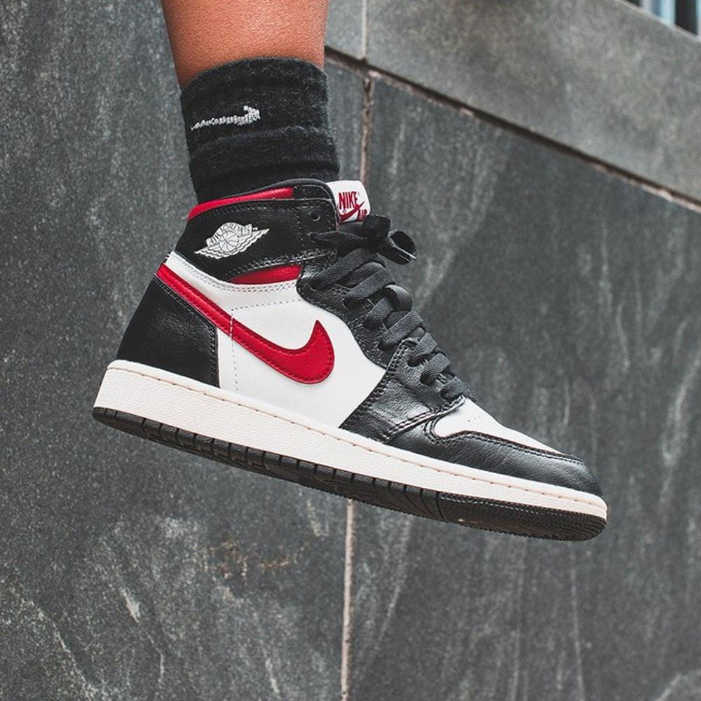 Air Jordan 1 Retro High OG GS 'Gym Red'- Streetwear Fashion - helmiss.com