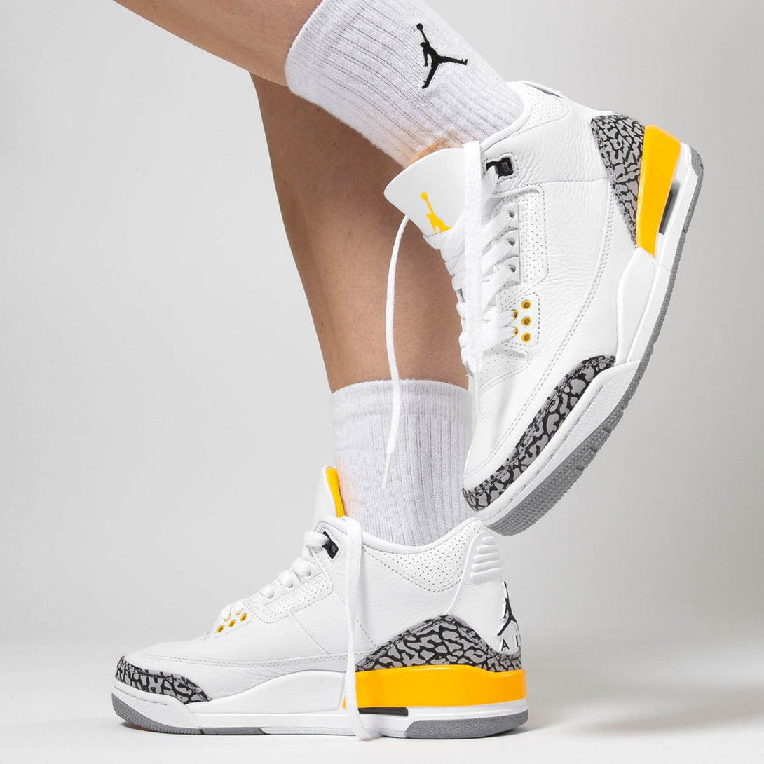 Air Jordan 3 Retro Wmns 'Laser Orange'- Streetwear Fashion - helmiss.com