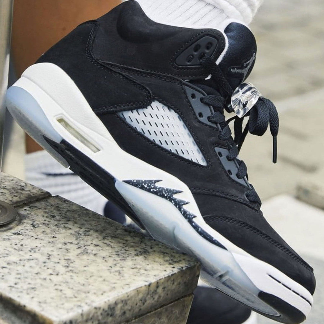 Air Jordan 5 Retro 'Oreo' 2021- Streetwear Fashion - helmiss.com