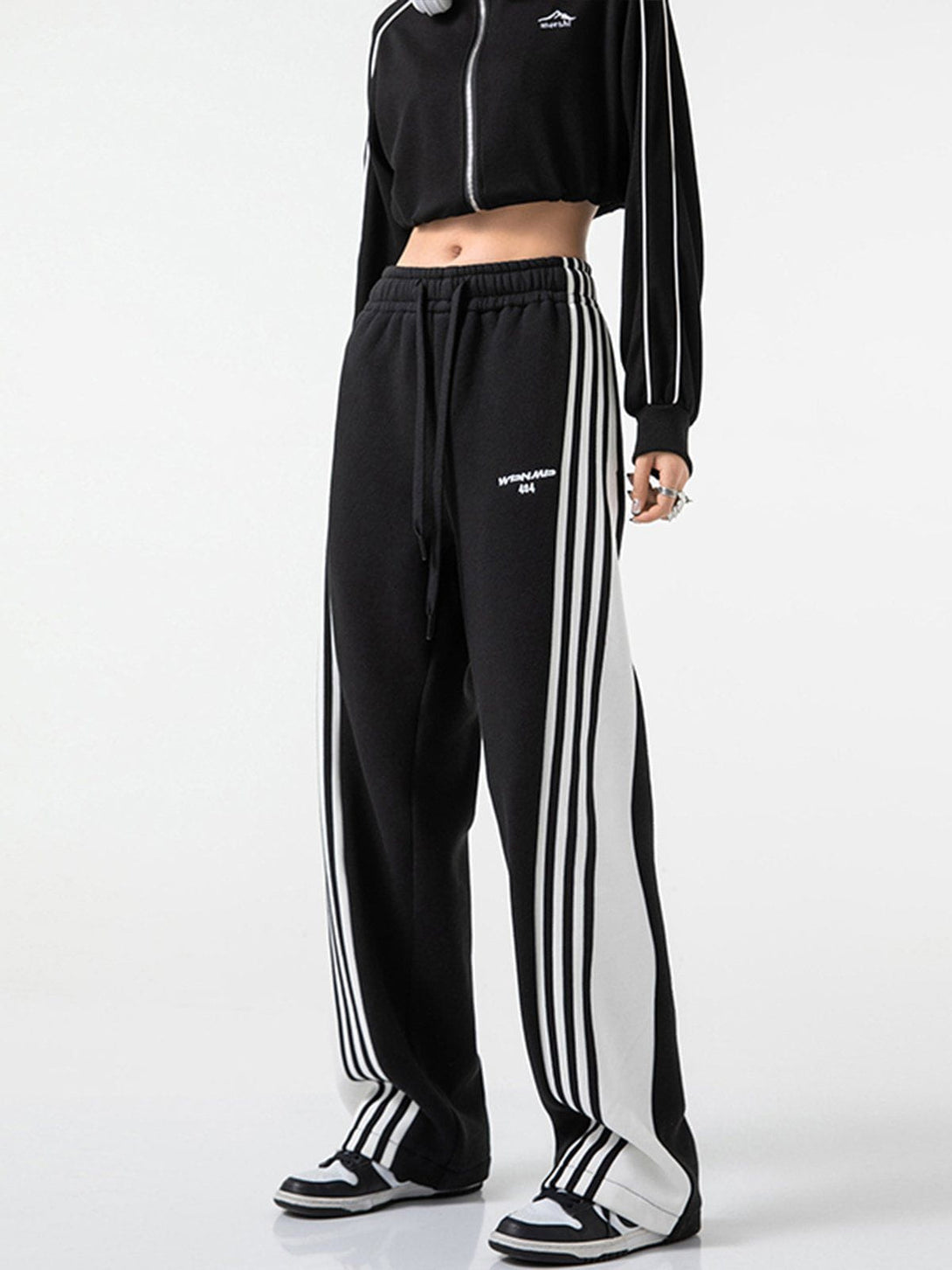 Helmiss - Simple Colorblock Stripe Sweatpants- Streetwear Fashion - helmiss.com