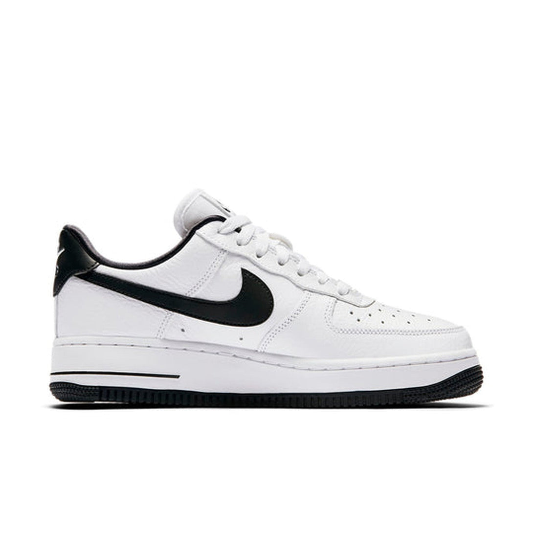 Nike Air Force 1 '07 SE 'White Black'- Streetwear Fashion - helmiss.com