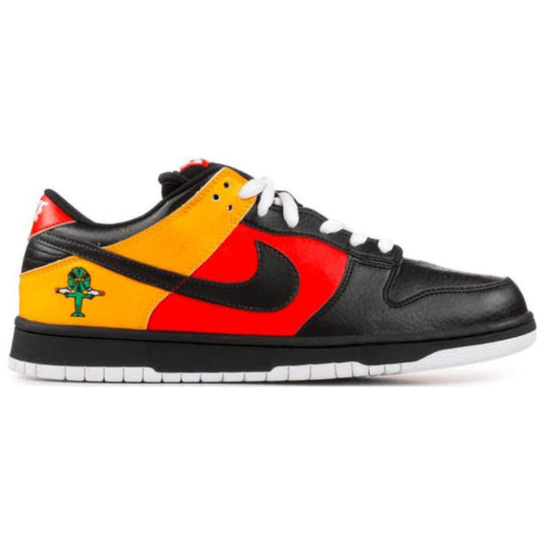 Nike Dunk Low Pro SB Skateboard 'Orange Raygun'- Streetwear Fashion - helmiss.com