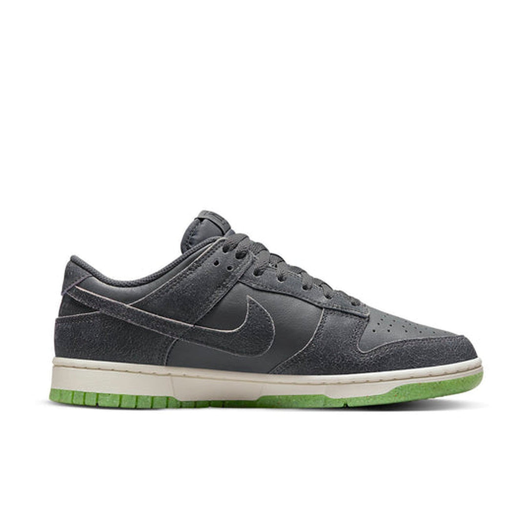 Nike Dunk Low SE 'Halloween - Cauldron'- Streetwear Fashion - helmiss.com