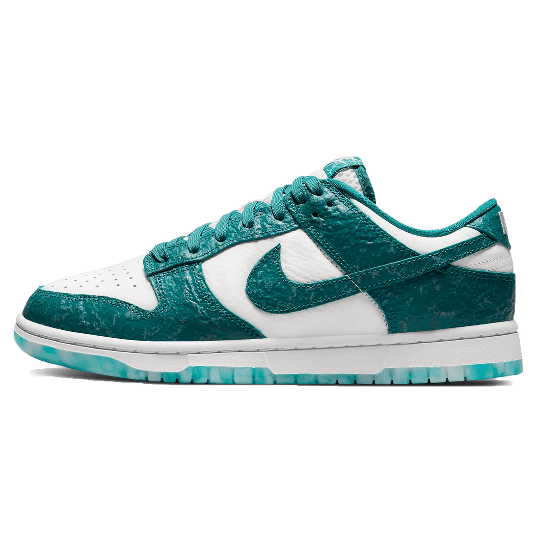 Nike Dunk Low Wmns 'Ocean'- Streetwear Fashion - helmiss.com