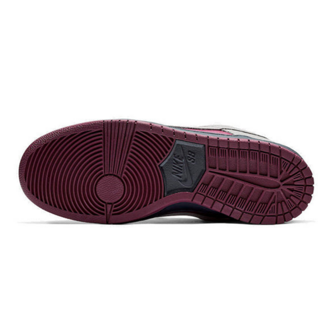 Nike SB Dunk Low 'True Berry'- Streetwear Fashion - helmiss.com