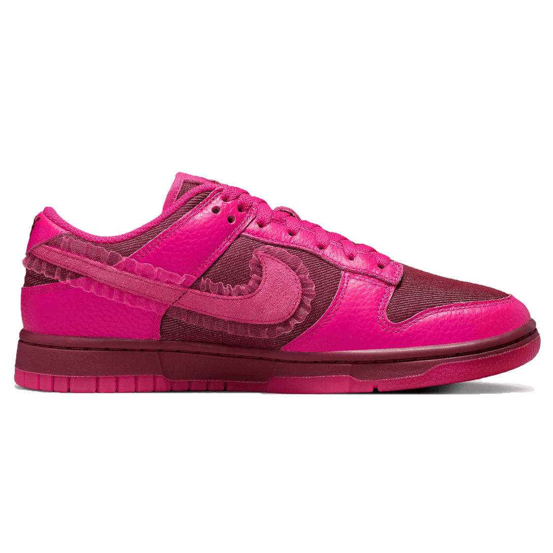 Nike Wmns Dunk Low 'Valentine's Day'- Streetwear Fashion - helmiss.com