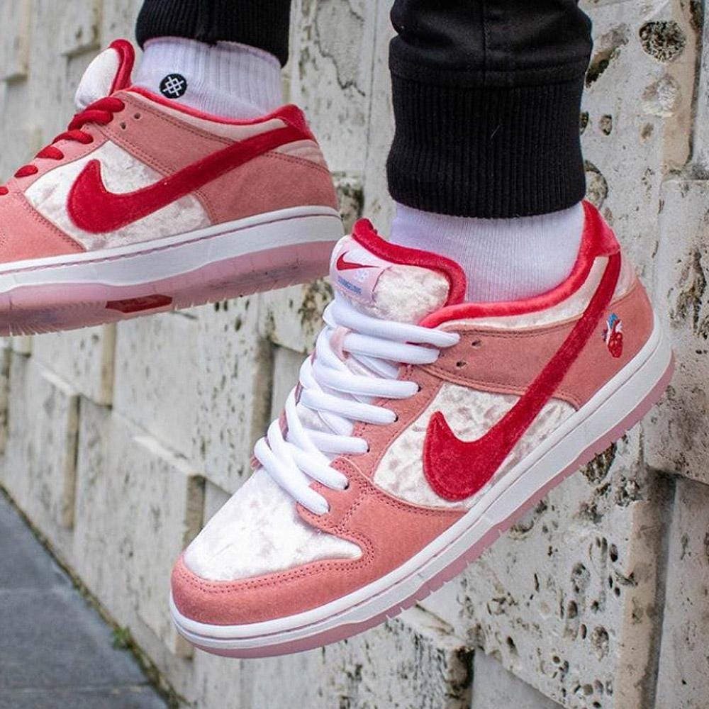 StrangeLove x Nike Dunk Low SB 'Valentine's Day'- Streetwear Fashion - helmiss.com